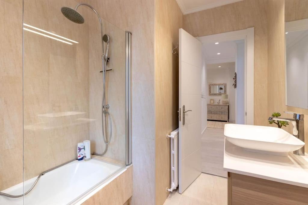 Apartamento Luxury Centro Bilbao Garaje Екстер'єр фото