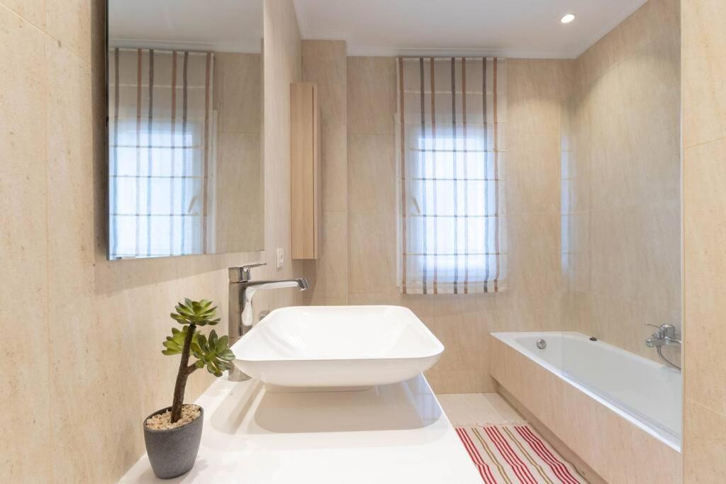 Apartamento Luxury Centro Bilbao Garaje Екстер'єр фото